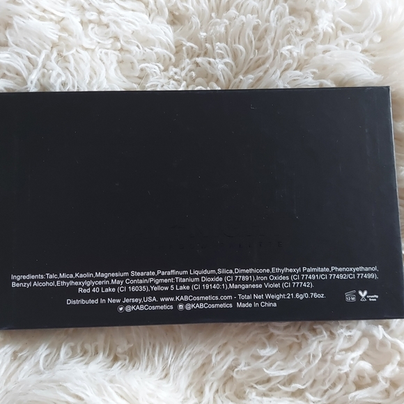 KAB Cosmetics Day + Night Pallet - Picture 4 of 4